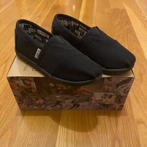 Black Toms size youth 12.5, Brand New. Never wore.